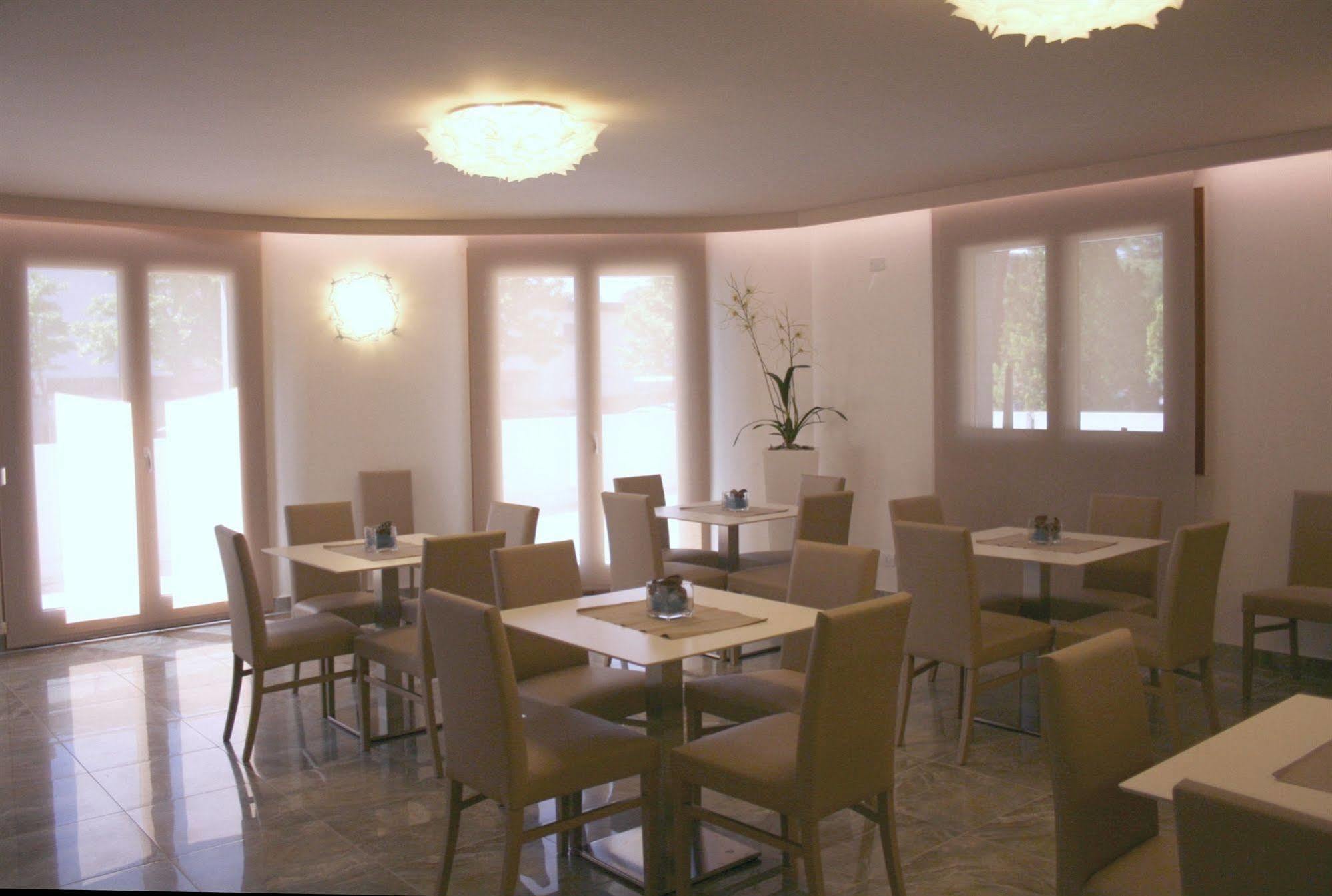 Apart Hotel Atlantic Градо Экстерьер фото