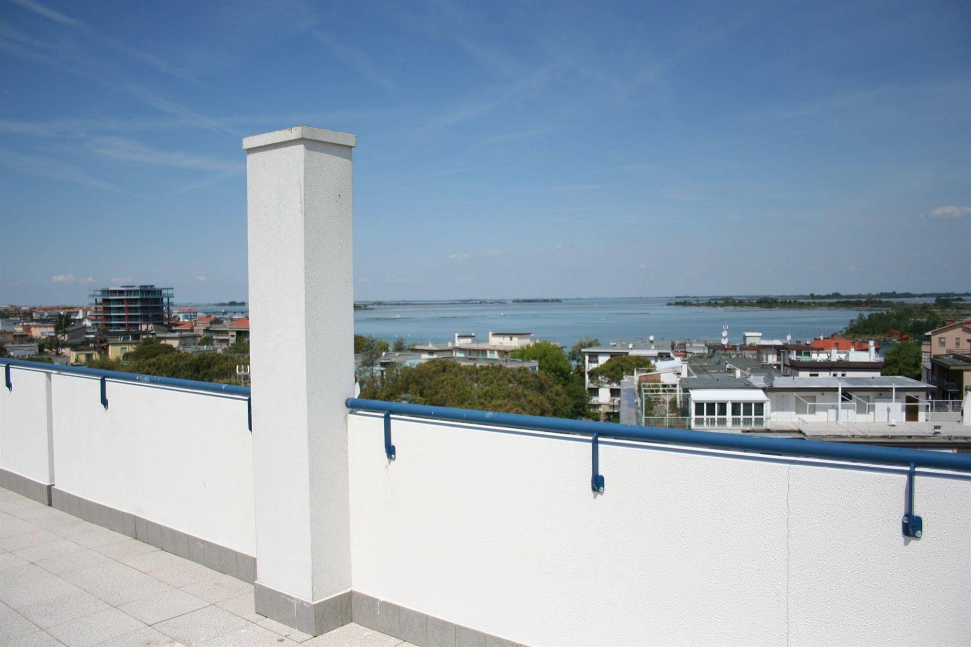 Apart Hotel Atlantic Градо Экстерьер фото